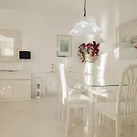 Σπίτι διακοπών Beachfront With Balcony *