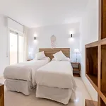 Σπίτι διακοπών Beachfront With Balcony *