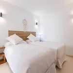 Beachfront With Balcony * Μαρμπέλλα
