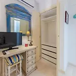 Σπίτι διακοπών Beachfront With Balcony *