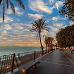 Σπίτι διακοπών Beachfront With Balcony