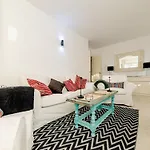 Σπίτι διακοπών Beachfront With Balcony *